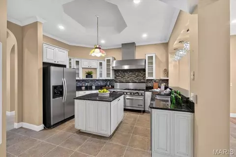 Kitchen - 2400 Wimbledon Estates Dr, Festus, MO 63028 photo 3 of 5
