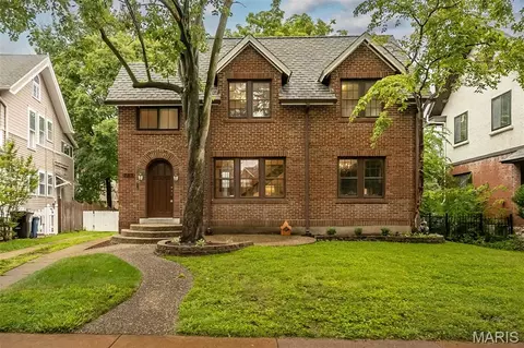 789 Yale Ave, University City, MO 63130