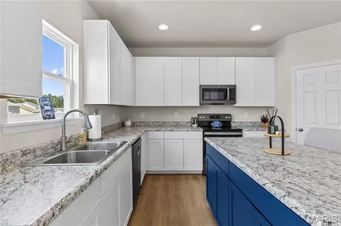 Kitchen - 211 Brookview Way Ct, O'fallon, MO 63366 photo 3 of 3