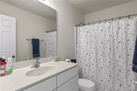 Bath - 211 Brookview Way Ct, O'fallon, MO 63366 photo 2 of 4