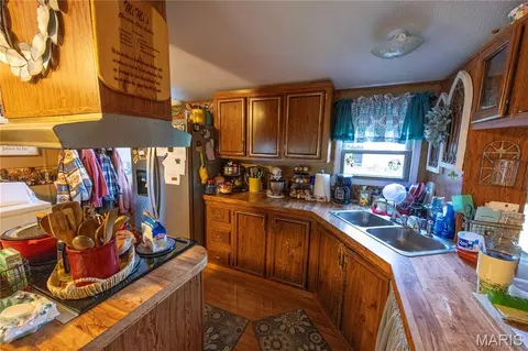 Kitchen - 482 County Road 472, Oak Ridge, MO 63769 photo 2 of 3