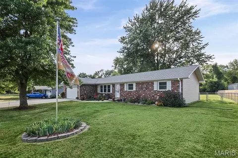 216 Willow Dr, Collinsville, IL 62234
