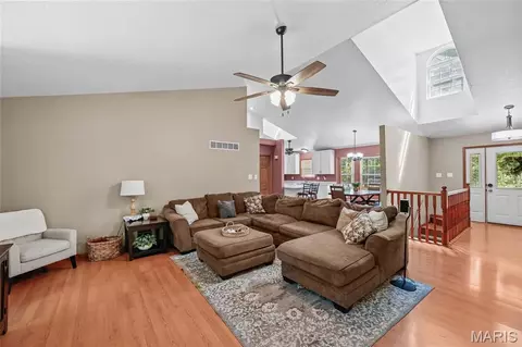 Entry Way - 3325 Green Dr, Festus, MO 63028 photo 3 of 4