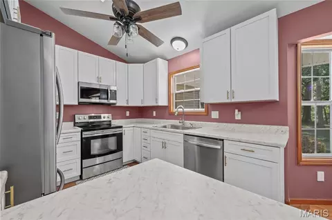 Kitchen - 3325 Green Dr, Festus, MO 63028 photo 2 of 2