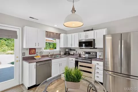Kitchen - 312 Hawks View Dr, O'fallon, MO 63368 photo 2 of 2