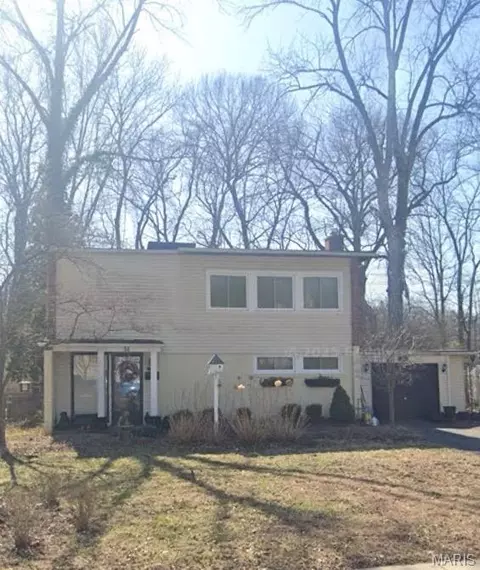 51 Waverton Dr, Ladue, MO 63124