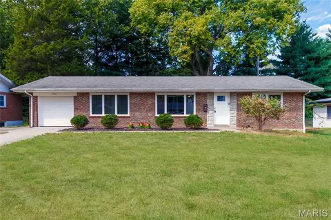 9941 Norwich Dr, Saint Louis, MO 63137