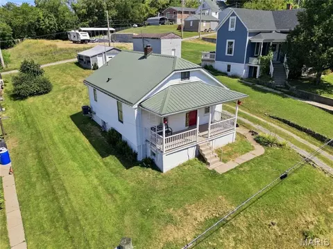 Exterior - 125 E 9th St, Hermann, MO 65041 photo 2 of 10