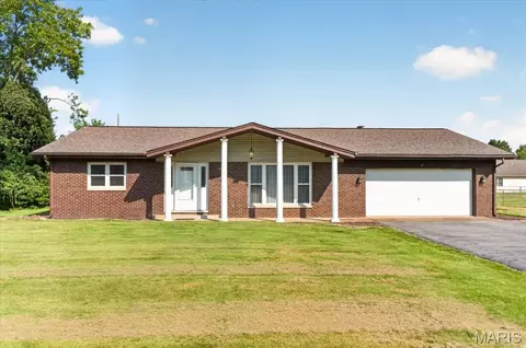 3 Park St, Freeburg, IL 62243