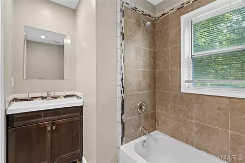 Bath - 6155 Emerald Ave, Ferguson, MO 63135 photo 2 of 2