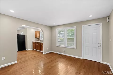 Living - 6155 Emerald Ave, Ferguson, MO 63135 photo 2 of 3