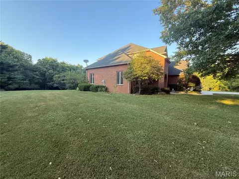Exterior - 3206 Nottoway Ave, Godfrey, IL 62035 photo 8 of 11