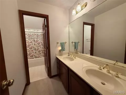 Bath - 3206 Nottoway Ave, Godfrey, IL 62035 photo 3 of 3