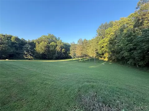 Exterior - 3206 Nottoway Ave, Godfrey, IL 62035 photo 10 of 11