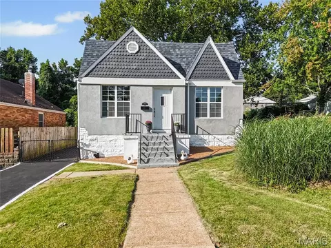 104 Shetland Dr, Saint Louis, MO 63125