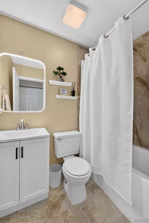 Bath - 1114 Patsy Ln, O'fallon, MO 63366 photo 2 of 2