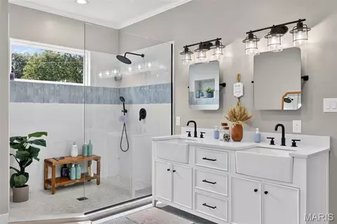 Bath - 8120 Angell Rd, Gerald, MO 63037 photo 6 of 11