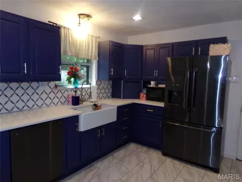 Kitchen - 508 Eiler Rd, Belleville, IL 62223 photo 6 of 7