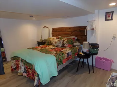Bedroom - 508 Eiler Rd, Belleville, IL 62223 photo 4 of 6