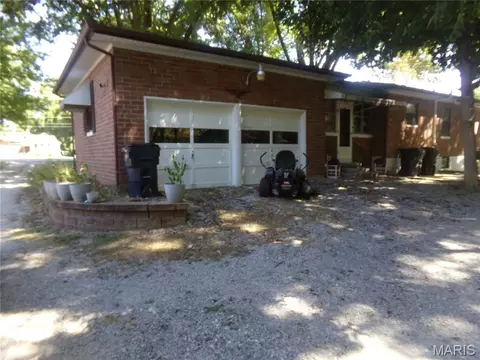 Exterior - 508 Eiler Rd, Belleville, IL 62223 photo 3 of 15