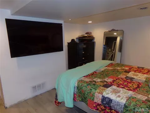 Bedroom - 508 Eiler Rd, Belleville, IL 62223 photo 5 of 6
