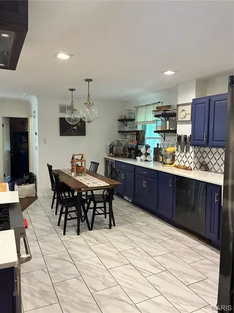 Kitchen - 508 Eiler Rd, Belleville, IL 62223 photo 2 of 7