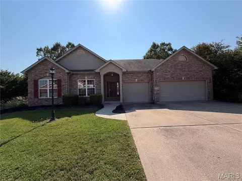 6 White Fang Dr, Glen Carbon, IL 62034