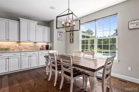 Dining - 136 Stewards Ln, Eureka, MO 63025 photo 2 of 4