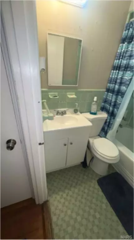 Bath - 325 Royce Dr, Ferguson, MO 63135 photo 1 of 1