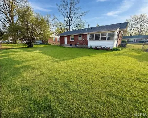 325 Royce Dr, Ferguson, MO 63135 photo 5
