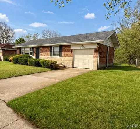 325 Royce Dr, Ferguson, MO 63135 photo 3