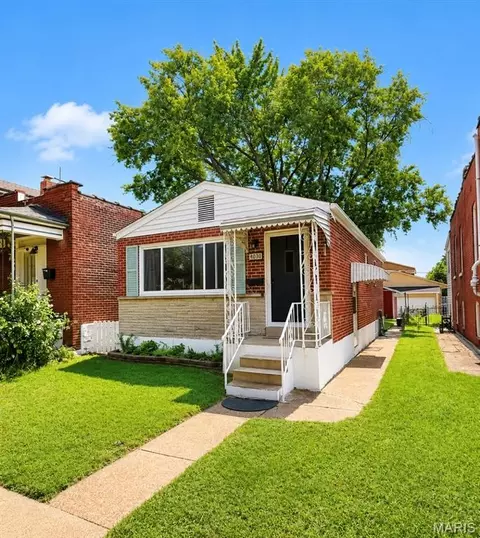 4030 Winnebago St, Saint Louis, MO 63116