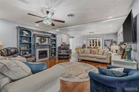 Living - 13199 State Highway Nn, Kennett, MO 63857 photo 4 of 5