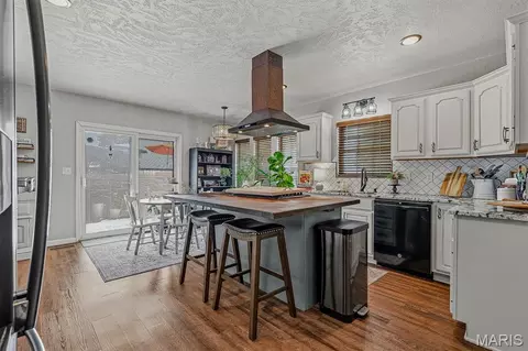 Kitchen - 13199 State Highway Nn, Kennett, MO 63857 photo 2 of 4