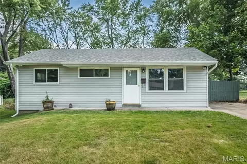 8310 Buddie Dr, Hazelwood, MO 63042
