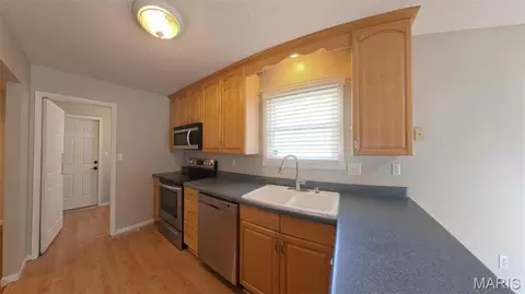 Entry Way - 113 White Pine Ave, O'fallon, IL 62269 photo 1 of 2