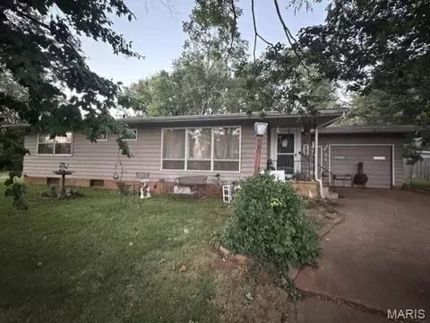 135 Pine St, Farmington, MO 63640
