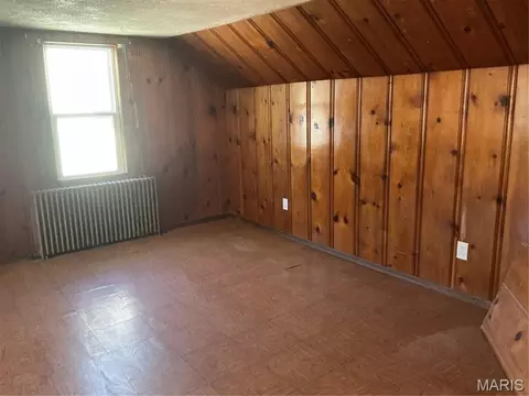 Bedroom - 412 W Springfield Ave, Union, MO 63084 photo 6 of 7