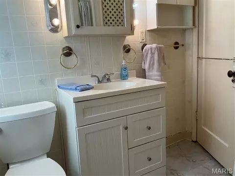 Bath - 412 W Springfield Ave, Union, MO 63084 photo 3 of 5