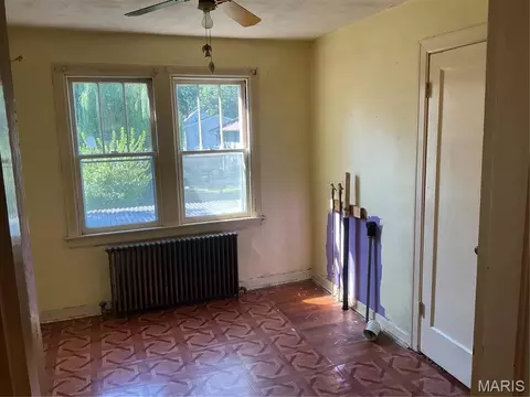 Bedroom - 412 W Springfield Ave, Union, MO 63084 photo 1 of 7