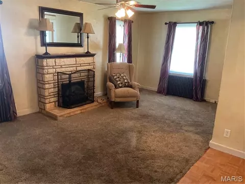 Living - 412 W Springfield Ave, Union, MO 63084 photo 2 of 3