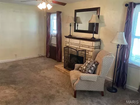 Living - 412 W Springfield Ave, Union, MO 63084 photo 3 of 3