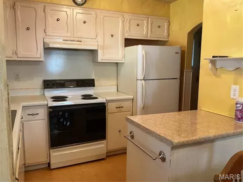 Kitchen - 412 W Springfield Ave, Union, MO 63084 photo 2 of 2