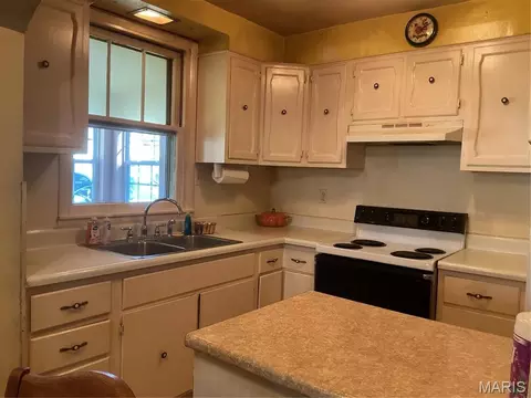 Kitchen - 412 W Springfield Ave, Union, MO 63084 photo 1 of 2