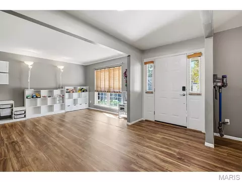 Entry Way - 15 Millers Ct, O'fallon, MO 63366 photo 2 of 2