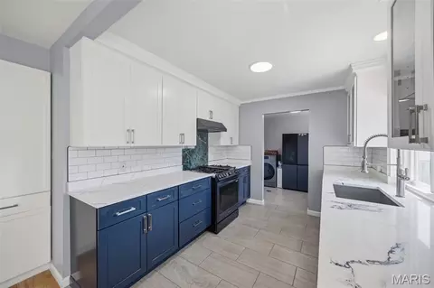 Kitchen - 2902 Flameglow Dr, Saint Louis, MO 63129 photo 2 of 6