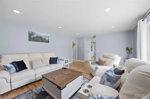 Living - 2902 Flameglow Dr, Saint Louis, MO 63129 photo 3 of 3