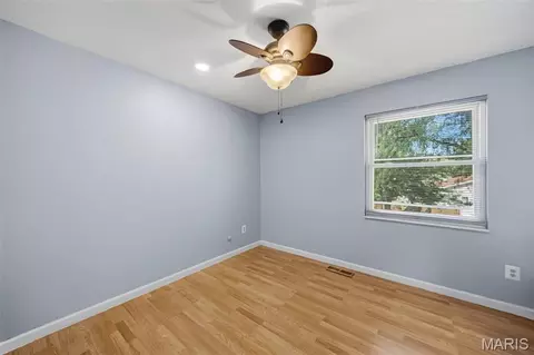 Bedroom - 2902 Flameglow Dr, Saint Louis, MO 63129 photo 6 of 10
