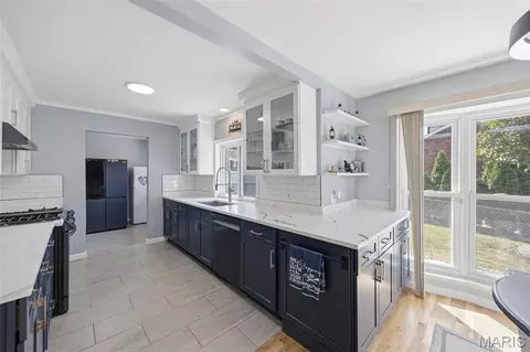 Kitchen - 2902 Flameglow Dr, Saint Louis, MO 63129 photo 6 of 6