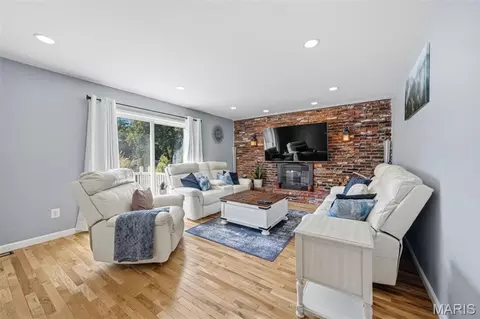 Living - 2902 Flameglow Dr, Saint Louis, MO 63129 photo 2 of 3